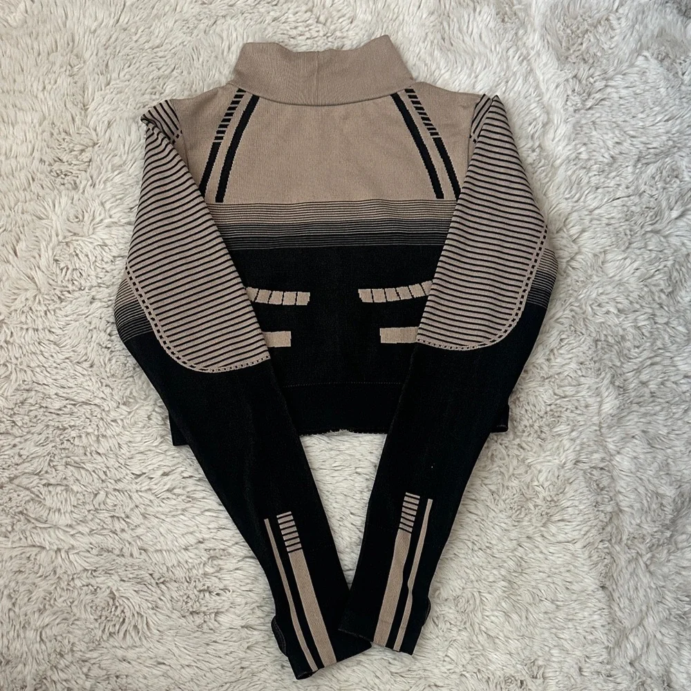 New Mix Women’s L Black and Tan Geometric Y2K stretch Zip up Jacket - Picture 15 of 15